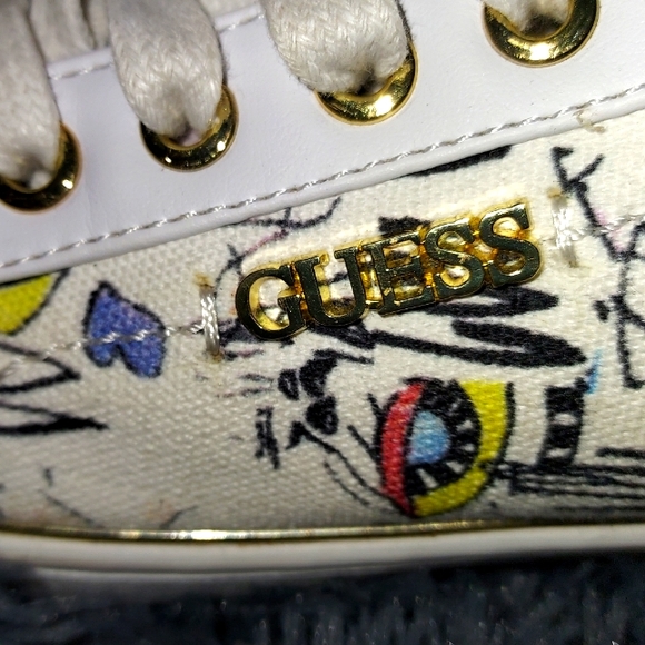 Womens Guess Graffiti Sneakers..7 - Picture 4 of 9